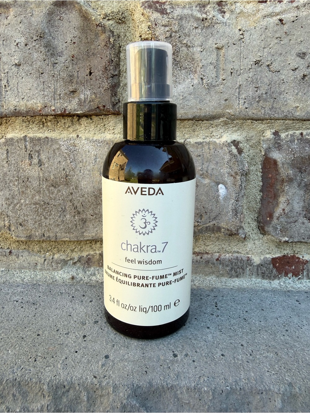 AVEDA Chakra 7 Balancing Pure-Fume Mist - brown and white